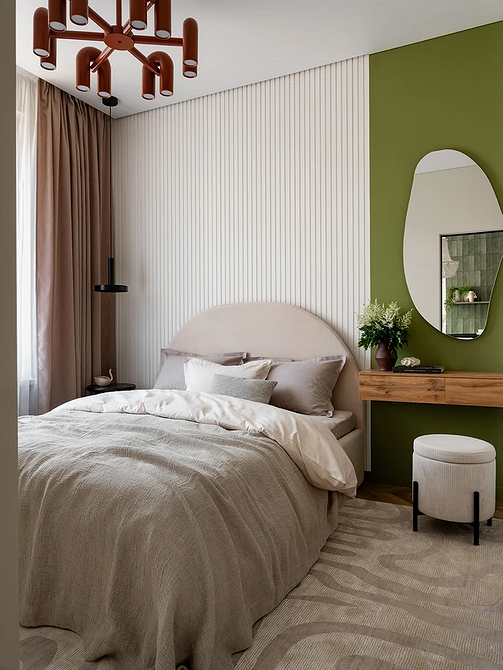 М'якість та стиль Стильний дизайн спальні 2026: ліжко з м'яким узголів'ям та мінімалістичним декором.