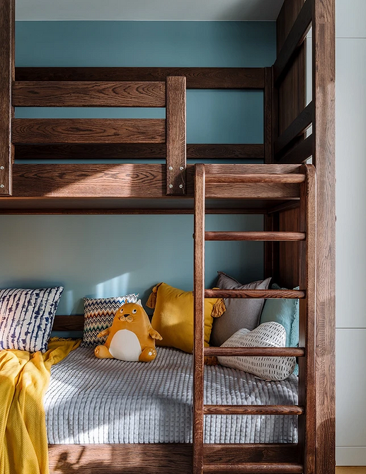 Вигнуте ліжко 2026 Стильне ліжко з вигнутим узголів'ям в сучасній спальні, тренд 2026.