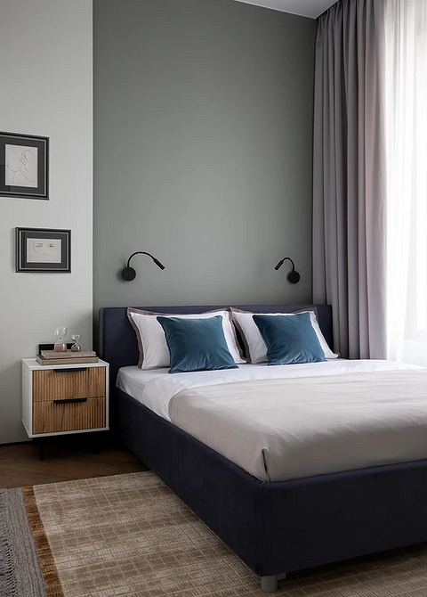 Форма і стиль Стильна спальня 2026: акцент на формі ліжка та мінімалістичному інтер'єрі.