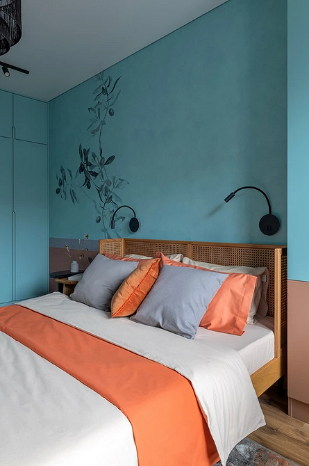 М'яке ліжко 2026 Ліжко з м'яким узголів'ям в пастельних тонах, тренд 2026 для спокійної спальні.