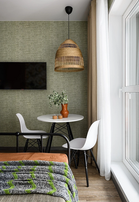 Затишна вітальня з столом Круглий стіл у вітальні з м'якими стільцями: затишок та гармонія 2026.