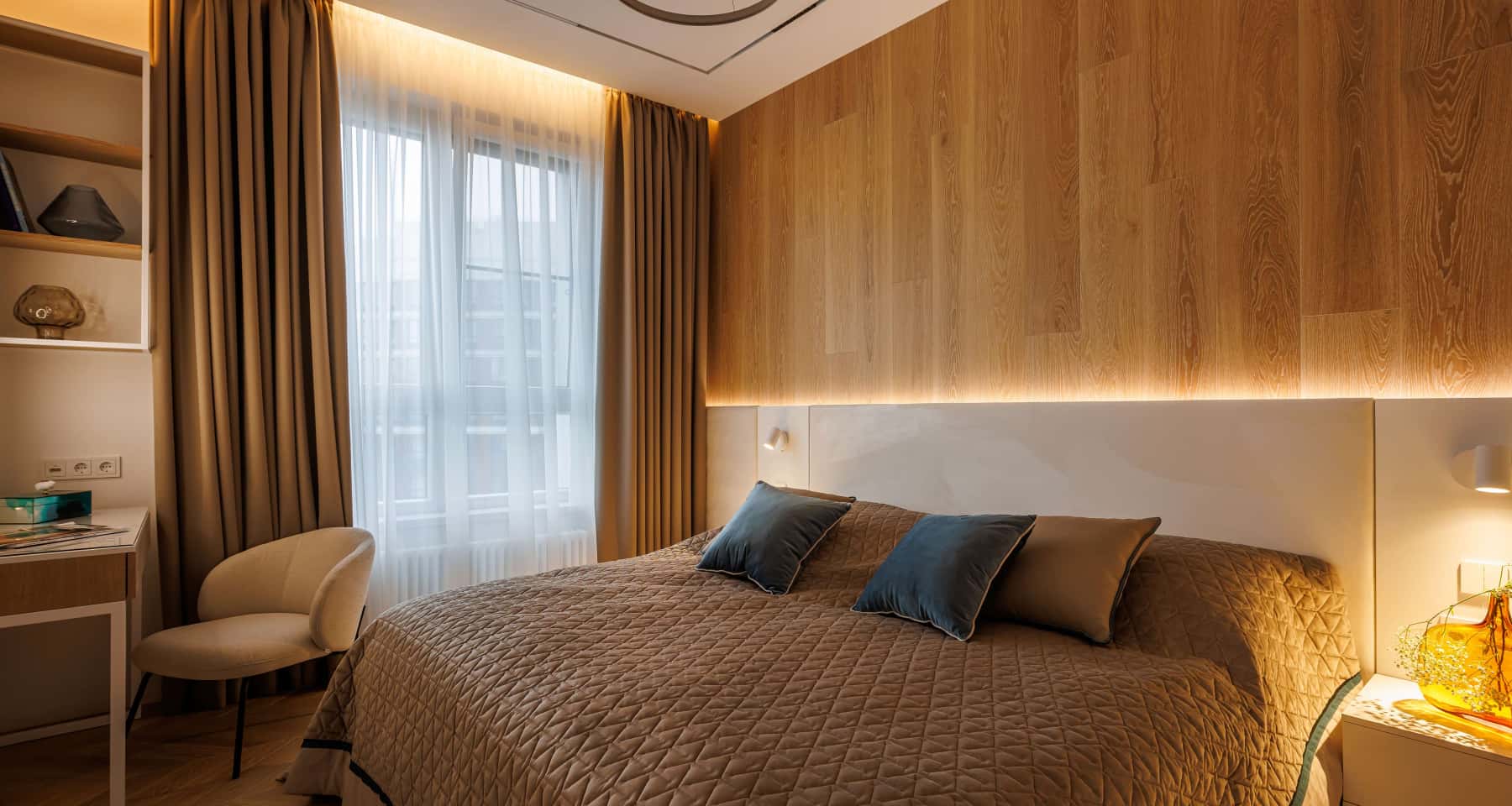 Комфортний інтер'єр сучасної вітальні, що сприяє відпочинку та релаксації.