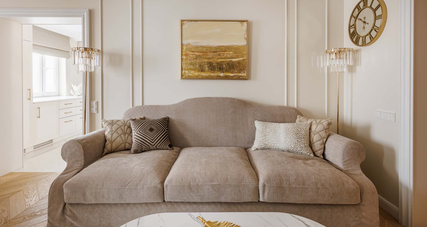 Квартира після ремонту: втілення неокласичного стилю в дизайні для сім'ї