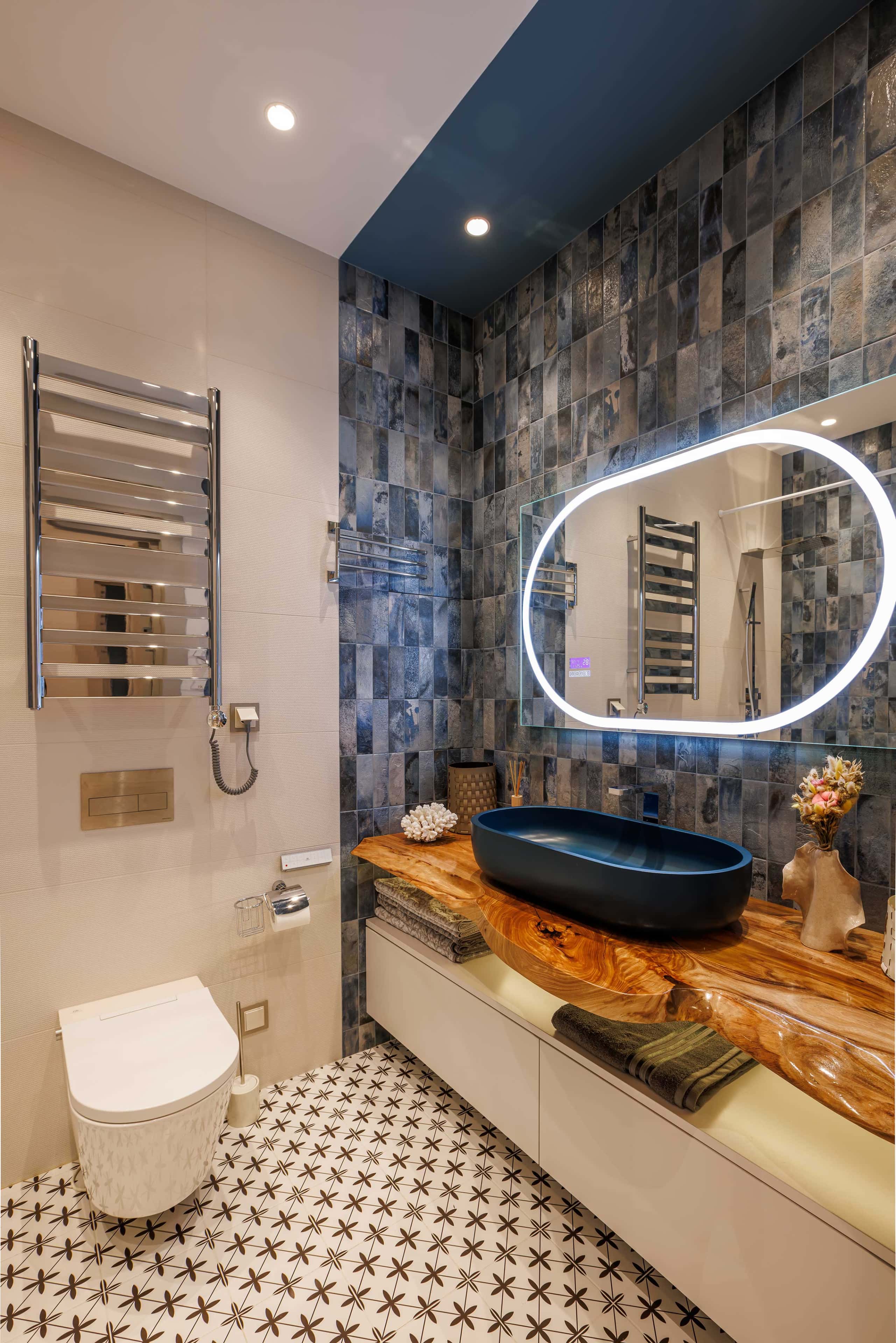 Інтер'єр великої квартири в стилі неокласика після ремонту для сім'ї