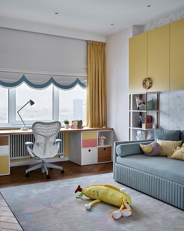 Стіл 2-в-1 Багатофункціональний стіл-трансформер: робоче місце та обідній стіл для маленької квартири.