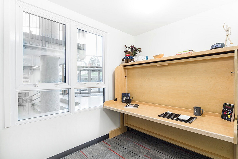 Крісло-ліжко трансформер для малогабаритної квартири: комфортне місце для відпочинку та сну.