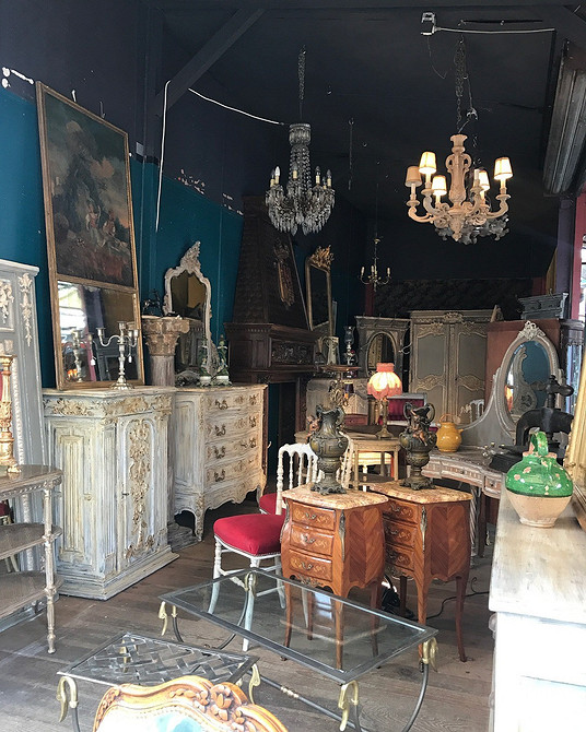 Ретро-меблі: стиль 50-х Кілька важливих речей, які ви повинні знати про ретро-меблі: вінтажний стиль 50-х з сучасними елементами в інтер'єрі.