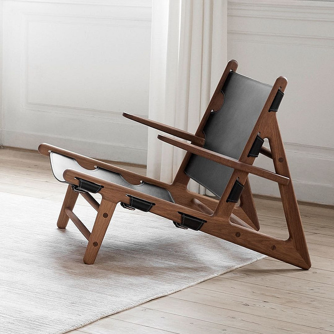 Кухня в стилі 70-х Яскрава кухня в сучасному стилі з ретро столом та стільцями 70-х.