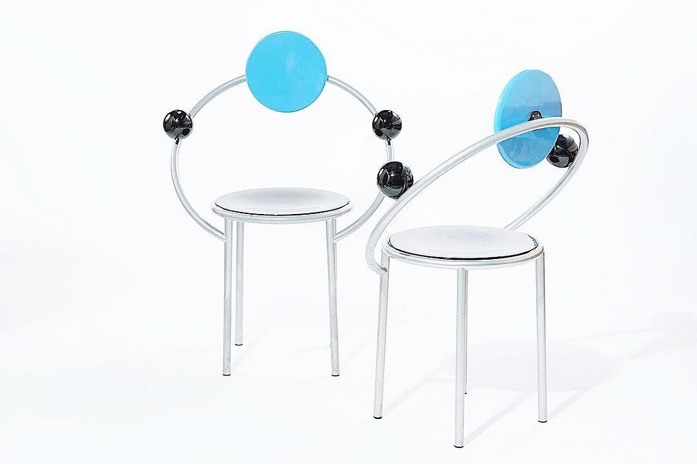 Полиця 70-х Функціональна книжкова полиця в стилі 70-х, що додає вінтажного шарму.