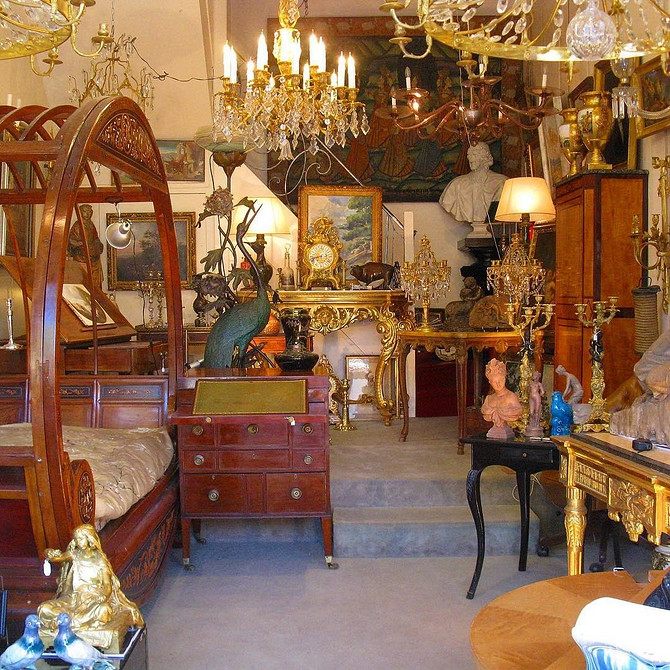 Елегантність меблів 60-х Кілька важливих речей, які ви повинні знати про ретро-меблі: елегантні меблі 60-х, стильний диван та крісла у вітальні.