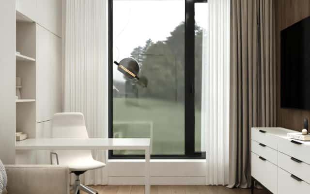 Простора вітальня в заміському будинку з каміном, що створює атмосферу тепла.