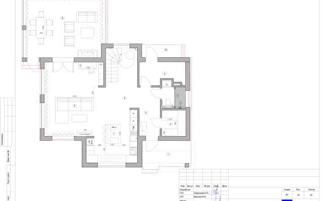 Інтер'єр ванної кімнати в світлих тонах з дерев'яними елементами в заміському будинку.