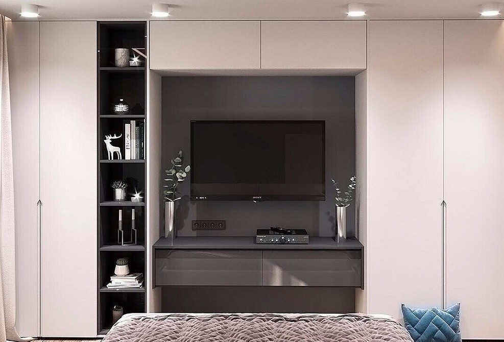 Геометричний дизайн Сучасний дизайн ніші під телевізор з геометричними акцентами в інтер'єрі.