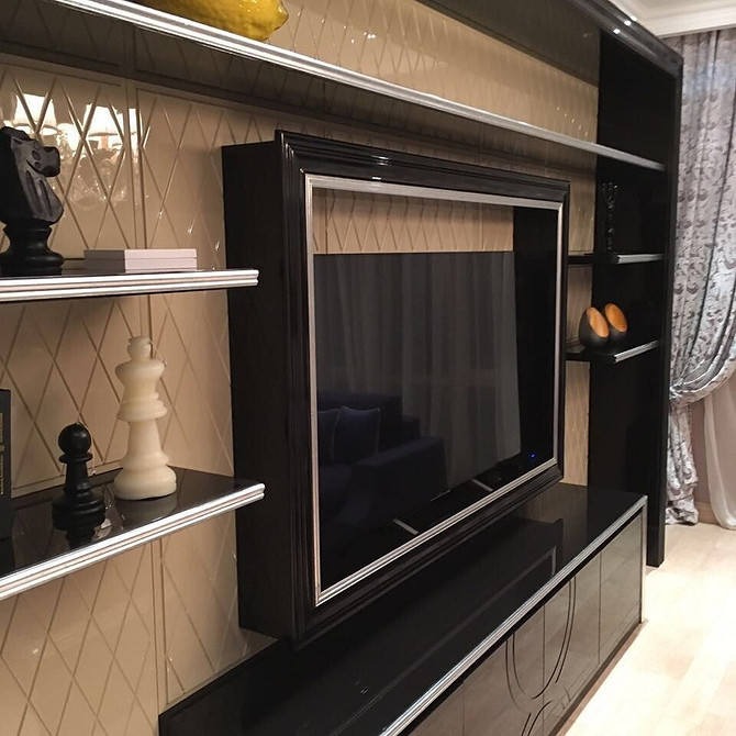 Ніша з каміном Ніша для телевізора з декоративним електрокаміном, що додає тепла та елегантності вітальні.