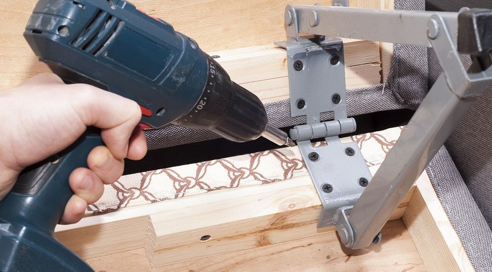 Вибір мастила та техніка змащування дивана, щоб він не скрипів.