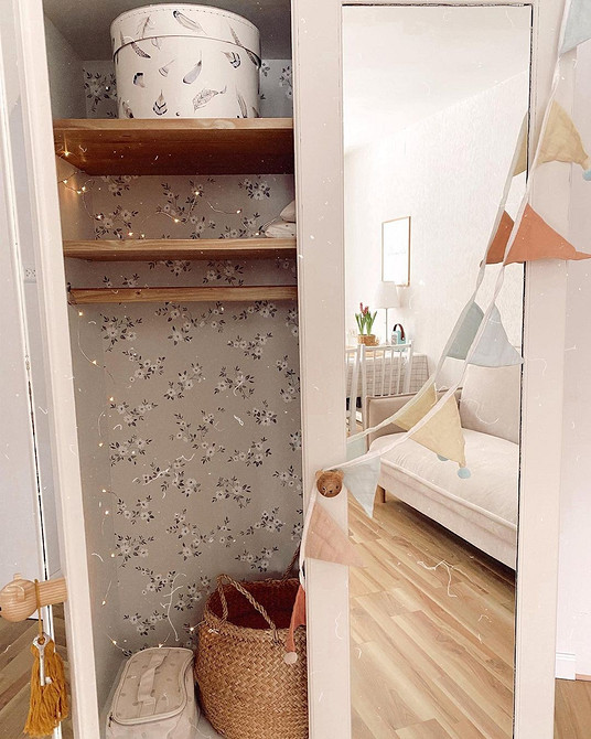 Декупаж столу Реставрація дерев'яного столу технікою декупаж: оновлення меблів в стилі вінтаж.