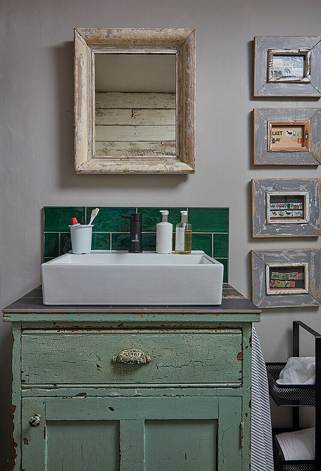 Вінтажна етажерка Відреставрована стара етажерка: оновлення меблів та декор для дому в стилі вінтаж.