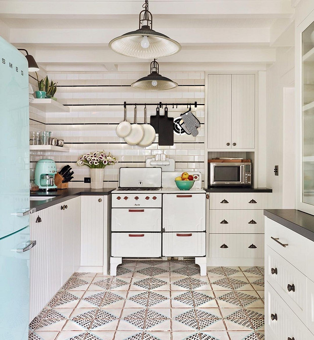 Реставрація старих меблів: перетворення непотрібних речей у стильні акценти інтер'єру.