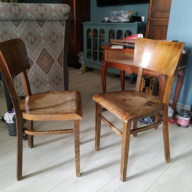 Вживані меблі у вітальні: затишок та унікальність завдяки переробленим речам.