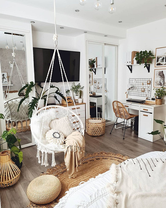 Дитячий куточок мрій Підвісне дитяче крісло в дитячій кімнаті: ідеальне місце для ігор та відпочинку малюка.