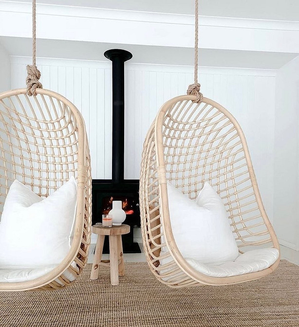 Підвісне крісло-гамак в інтер'єрі: стильний дизайн куточка для релаксу в домі.