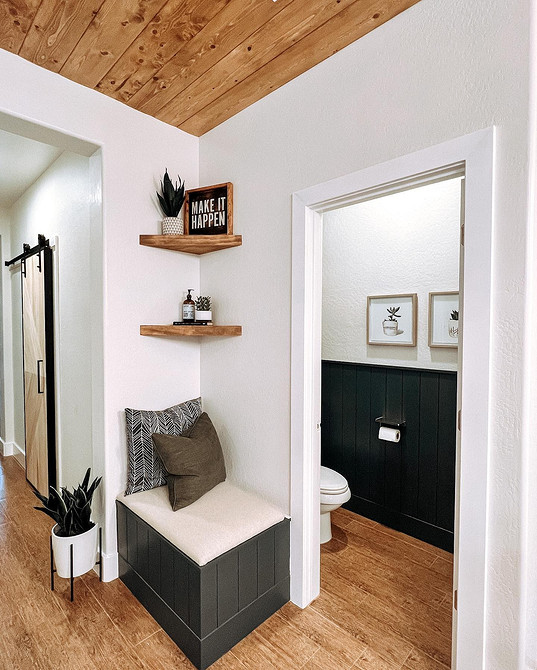 Елегантні полиці Елегантні полиці на стіну: стильні рішення для вітальні, спальні та інших кімнат в домі.