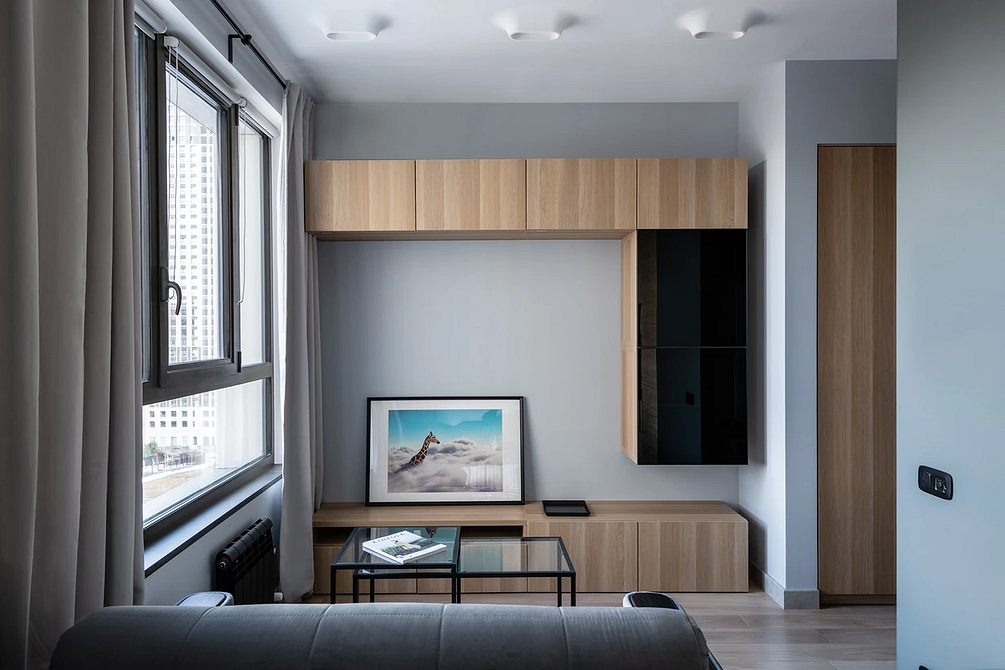 Полиці в спальні: ідеї для зберігання речей та декору у затишній кімнаті.