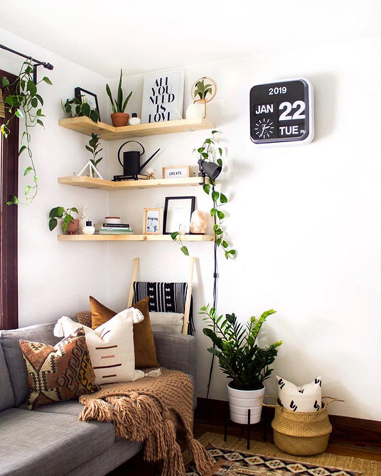 Функціональні полиці Функціональні полиці на стіну для зберігання речей та декору в домашньому інтер'єрі.