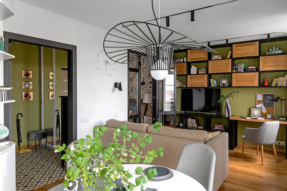 Дизайнерські оригінальні полиці в інтер'єрі сучасного дому, стильне рішення.