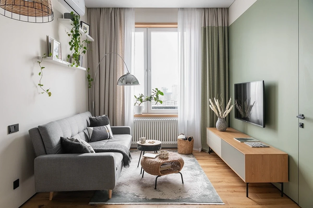 Настінні полиці в спальні над ліжком. Затишна атмосфера та додаткове місце для зберігання.