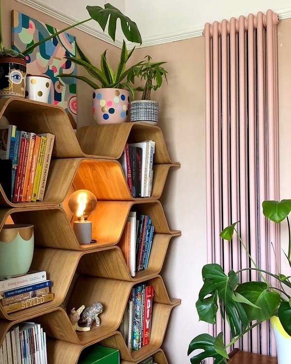 Полиці для дому Стильні книжкові та декоративні полиці на стіні в сучасному інтер'єрі, ідеально для дому.