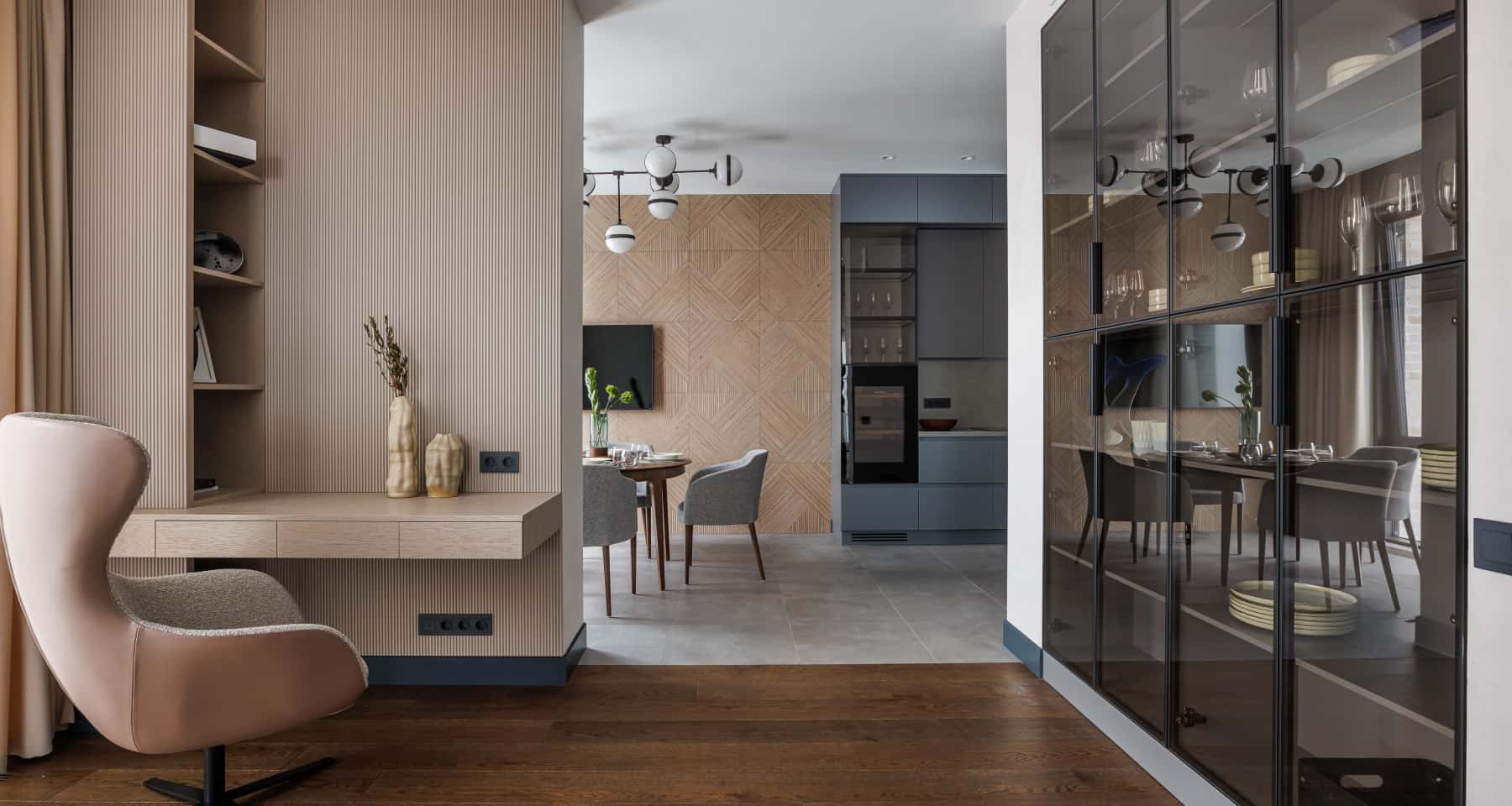 Бетон чекає Голі бетонні стіни квартири в новобудові, підготовка до сучасного ремонту квартири.