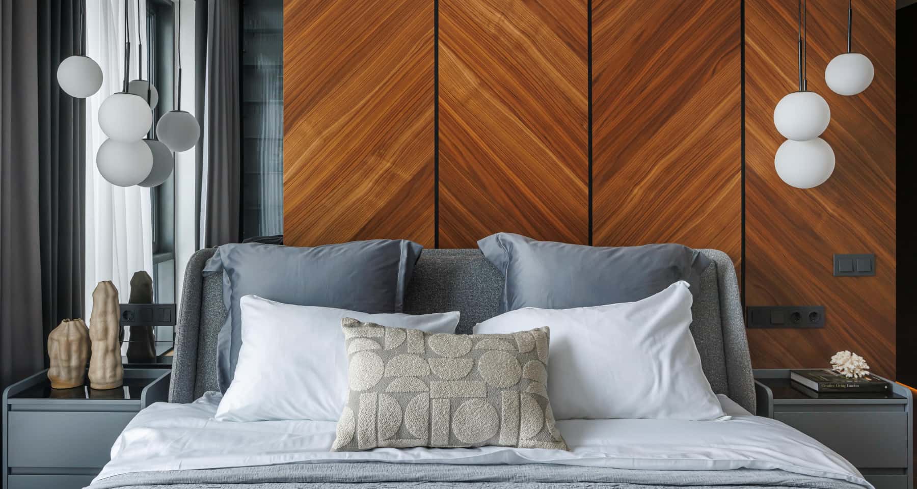 Квартира без обробки в стилі лофт: бетон, метал і відкритий простір.