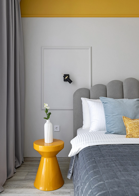 Мінімалізм: сіра ліжко Мінімалістична спальня з сірим ліжком, білими стінами та лаконічним декором у 2026.