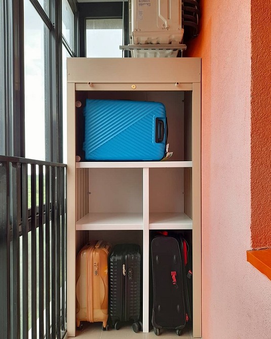 Ефективне зберігання на балконі: шафа з шухлядами, зручне сортування речей