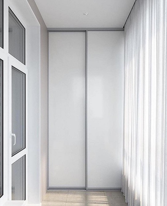 Шафа на балконі: практичний дизайн для зберігання речей та оптимізації простору