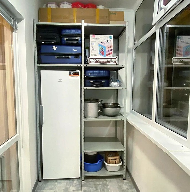 Балкон як додаткова кімната: шафа для зберігання, комфорт та порядок