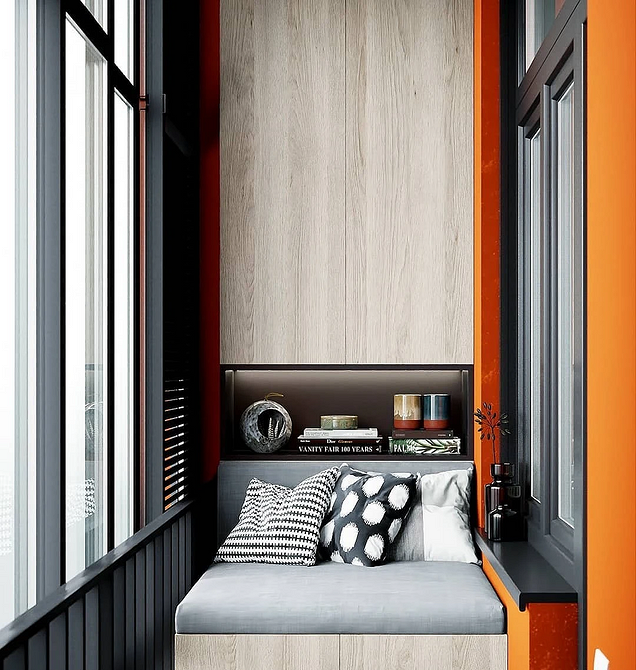 Шафа для зберігання на балконі з відкритими полицями та закритими відділеннями