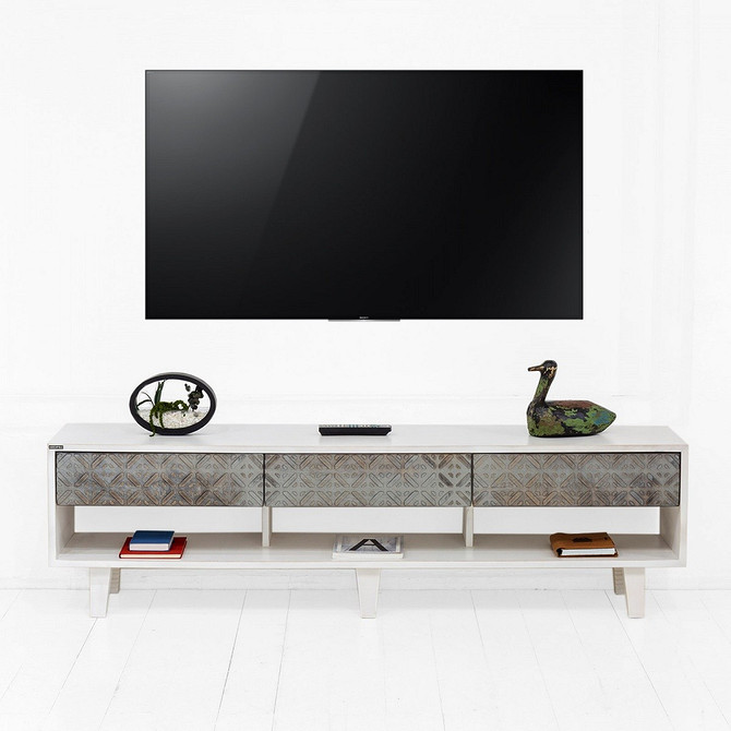 Низька ТВ-тумба з шухлядами для зручного зберігання речей в залі, 2026.