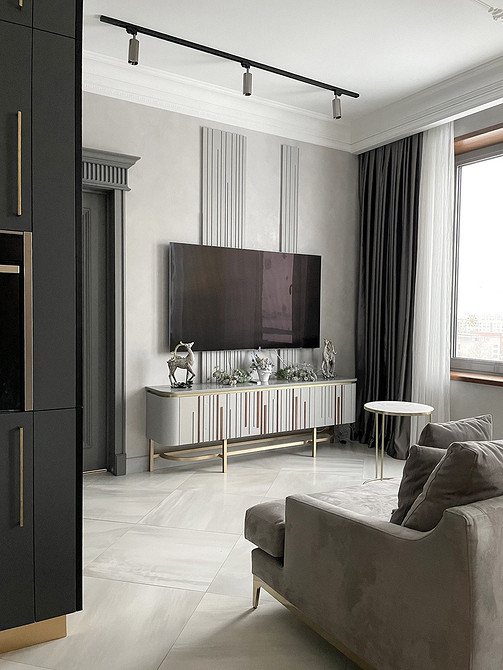 Сучасна тумба під телевізор з дерев'яними фасадами для стильної вітальні.