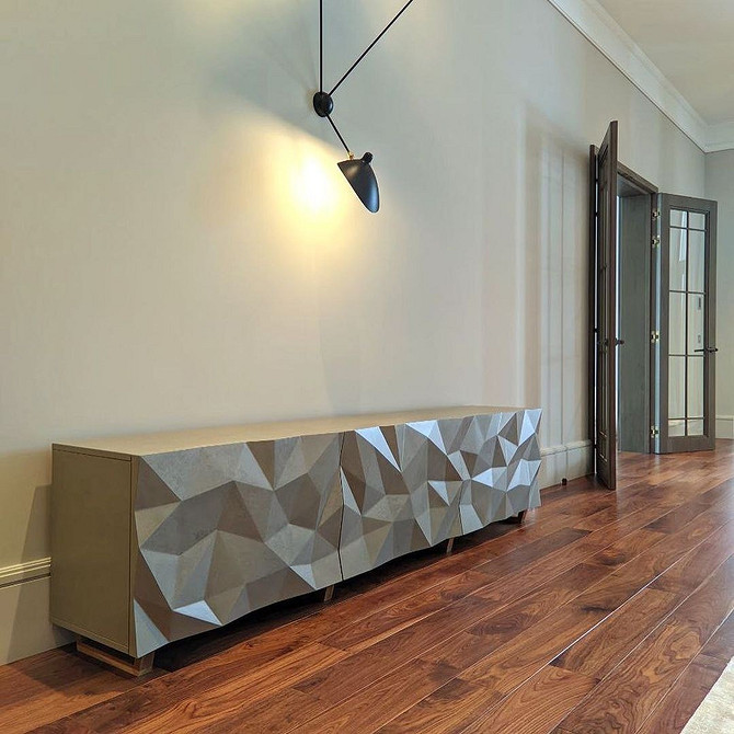 Елегантна низька тумба під телевізор для спальні в сучасному дизайні 2026.