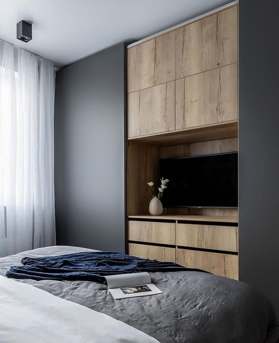 Вбудована шафа-купе в маленькій спальні: ідеальне рішення для організації простору 2026