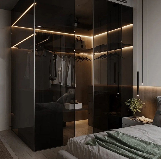 Функціональна шафа-купе з ДСП та дзеркалом: дизайн 2026 для вашої спальні.