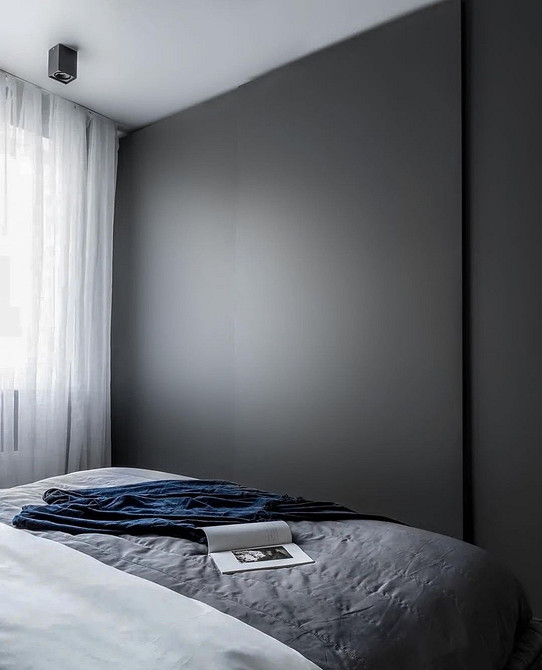 Сучасна шафа-купе з дзеркальними дверцятами в спальні: організація простору та дизайн 2026