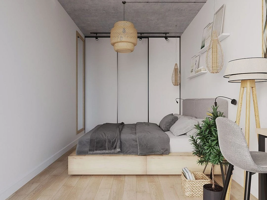 Простора шафа-купе з великою кількістю полиць для зберігання речей у спальні.