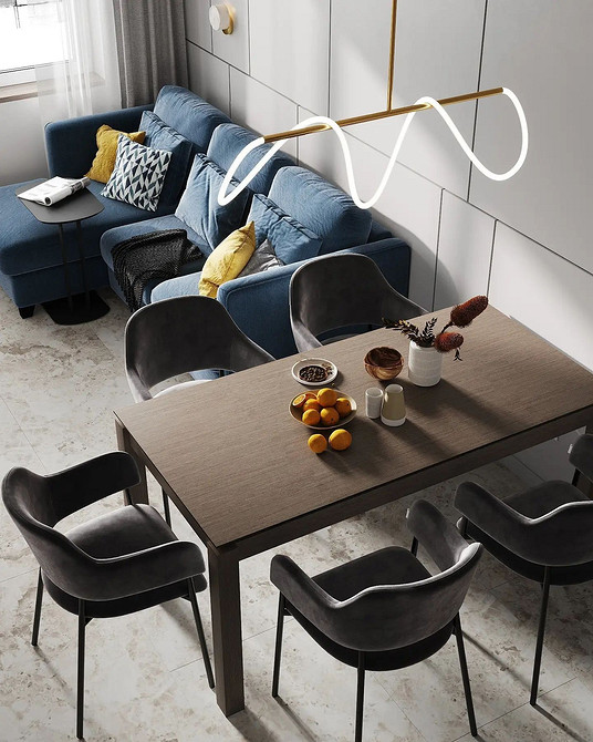 Синій диван у скандинавському стилі з дерев'яними ніжками та сірими стінами