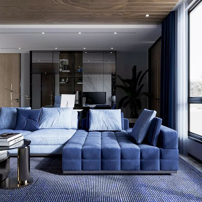Кутовий синій диван у вітальні з великими вікнами, багато світла