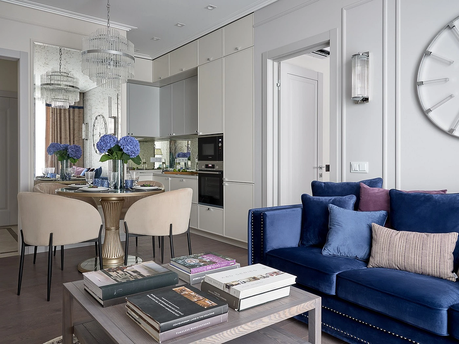 Синій диван: сучасний дизайн Сучасний інтер'єр 2026: синій диван в поєднанні з сірими та білими акцентами