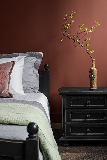 Вінтажна шафа: реставровані меблі з ретро декором в сучасному інтер'єрі.