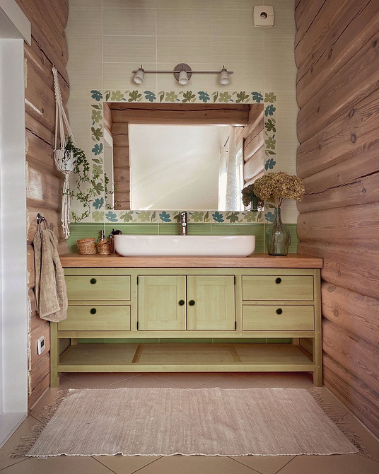 Обідній стіл з дубовою стільницею: затишок та комфорт для сімейних обідів у домі.